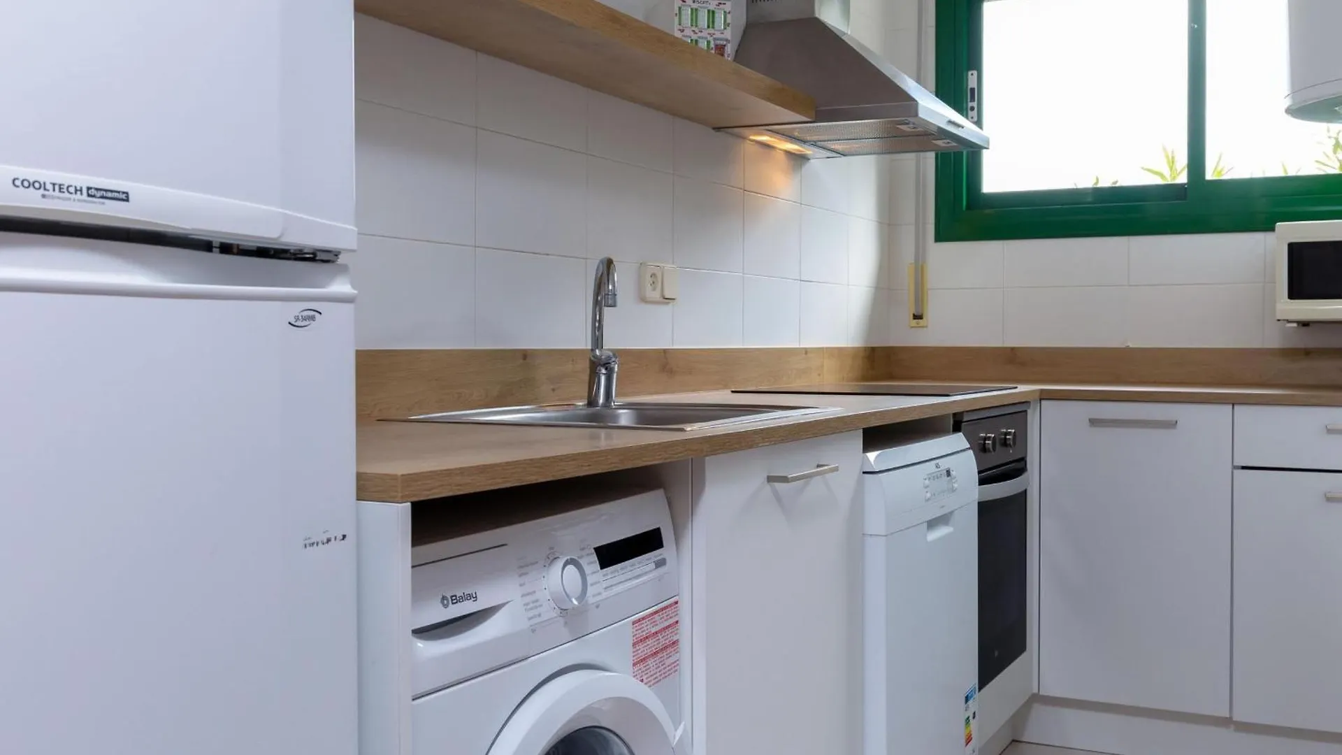 Apartamento Luminoso Con Jardin, Piscina Comunitaria Y Cerca De La Playa En Llanca. - Es-228-41 Spain