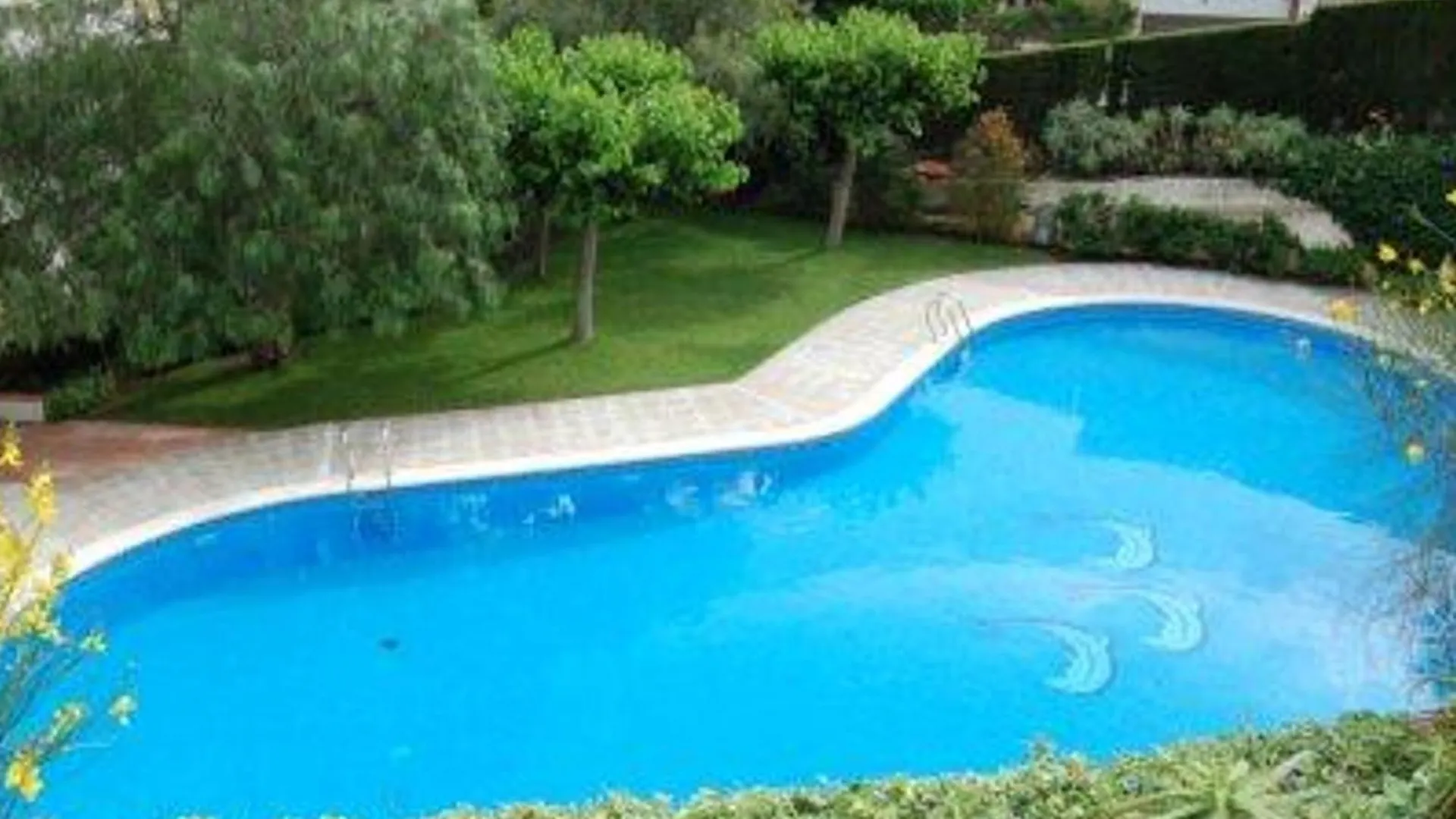 Apartamento Luminoso Con Jardin, Piscina Comunitaria Y Cerca De La Playa En Llanca. - Es-228-41 0*, Llanca