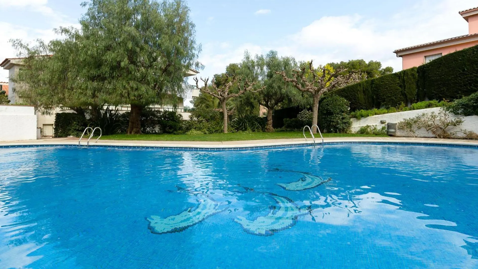 Apartment Apartamento Luminoso Con Jardin, Piscina Comunitaria Y Cerca De La Playa En Llanca. - Es-228-41